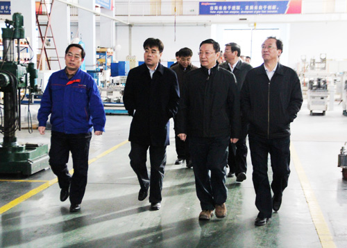 1-1、山東三金：淄博市副市長(zhǎng)劉曉（右二）到公司調(diào)研視察.jpg